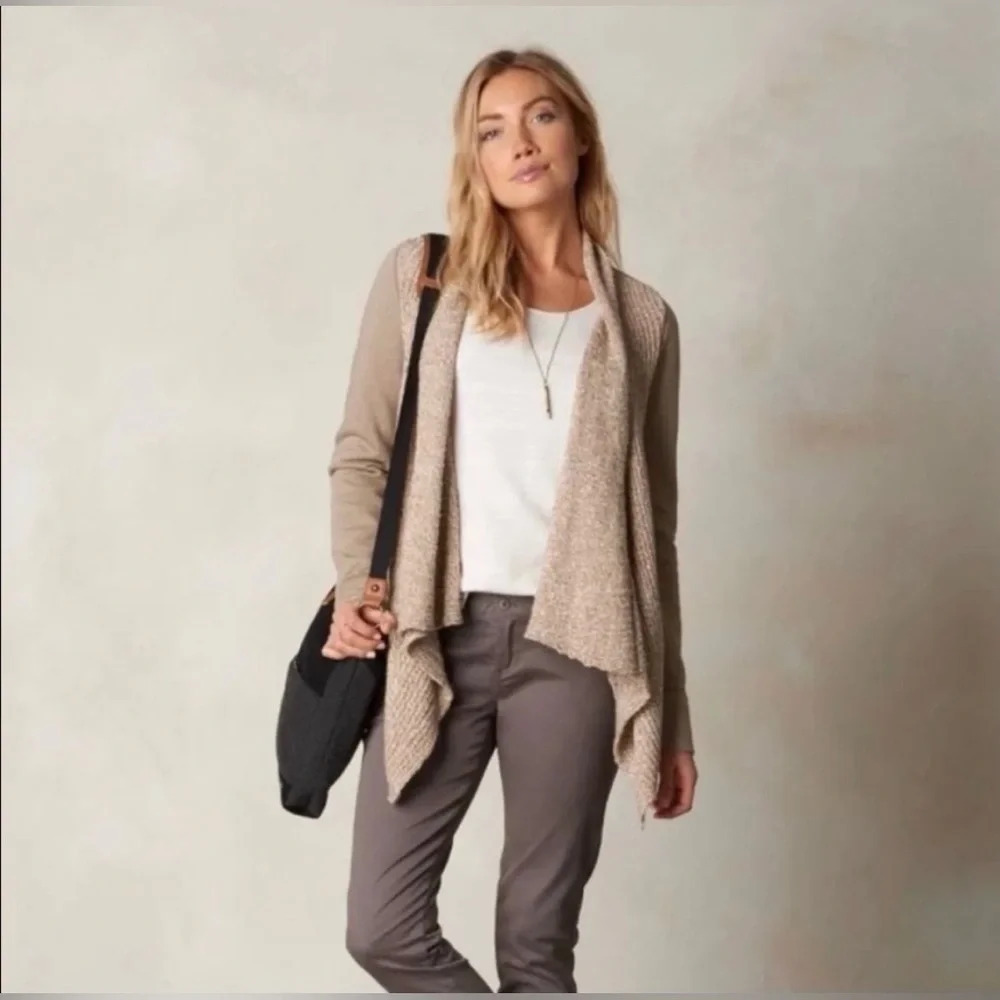 Prana Demure cardigan NWT
Organic cotton Size Med
Khaki color